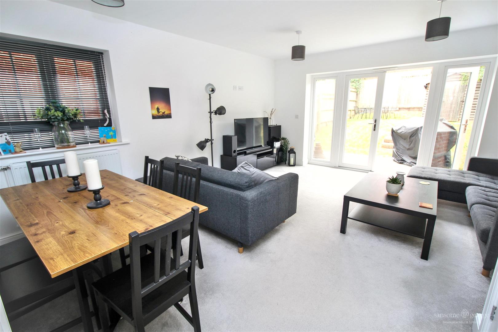 2 bed property in Sheffield Close, Reading